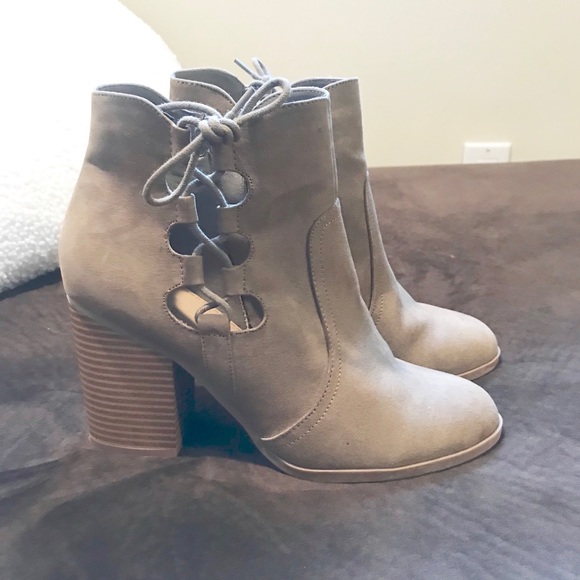 Express tan side tie booties - Picture 2 of 5
